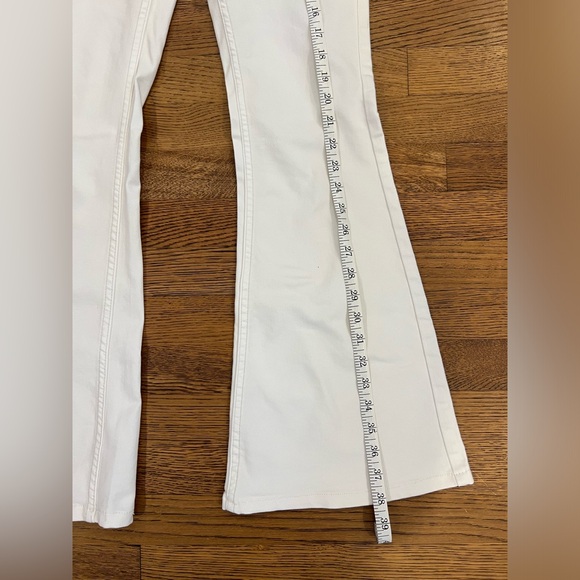 Free People - Pull-On White Flare Jeans - Size 28 - Picture 3 of 7